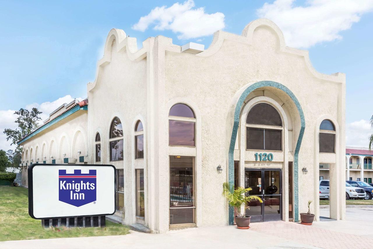 Knights Inn Ontario Exterior photo