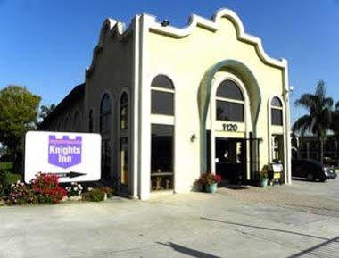 Knights Inn Ontario Exterior photo
