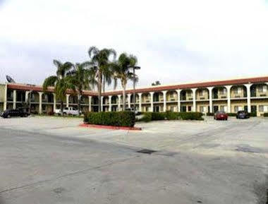 Knights Inn Ontario Exterior photo